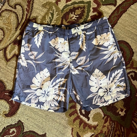 TOMMY BAHAMA Size Large Swim Trunks Hawaiian Hibiscus Flower PalmLeaf  Suble Hue - Picture 3 of 16